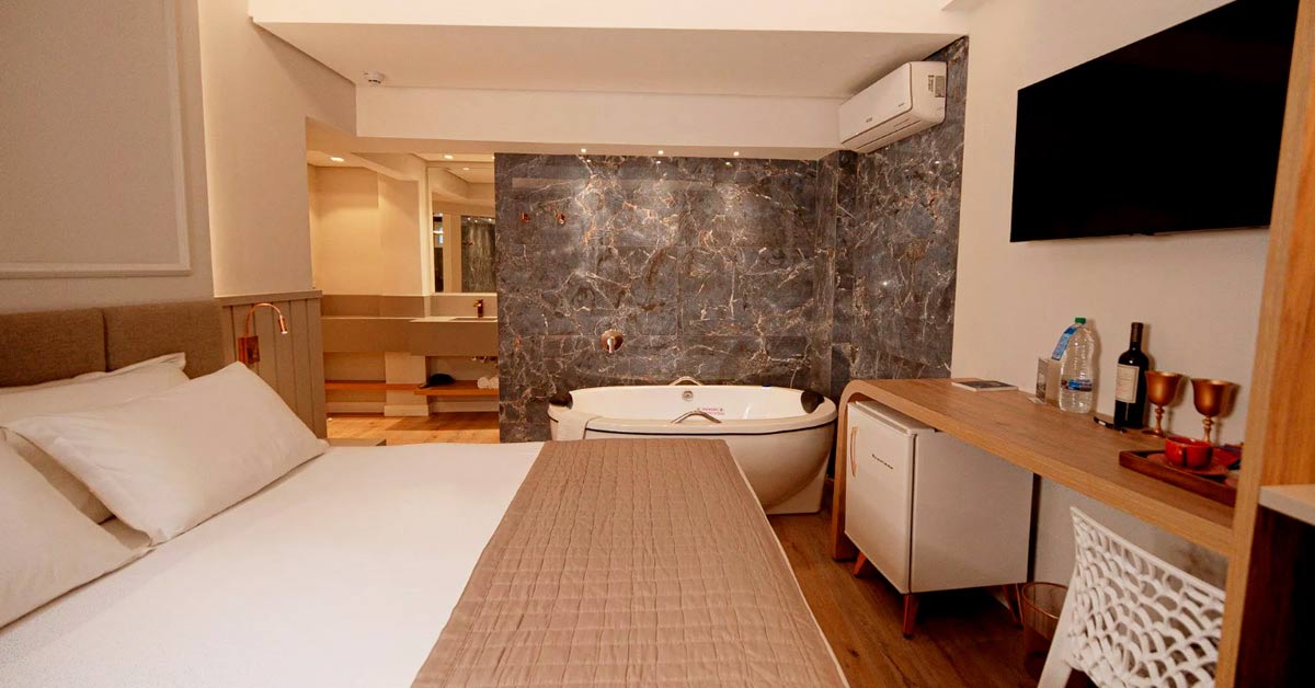 quarto de casal com banheira
