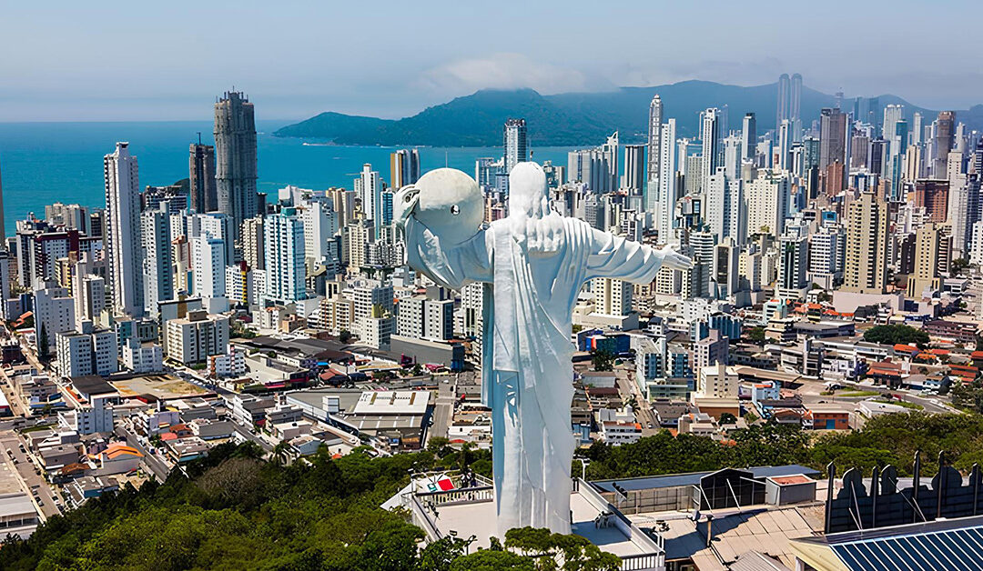 Cristo de Balneário Camboriú: tudo sobre o atrativo mais famoso da região