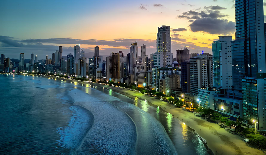 O que fazer em Balneário Camboriú à noite: experiências para curtir a dois